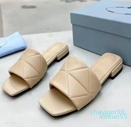 2023 shoes sandals designer summer comfortable fashion family shoes garden slippers
