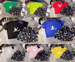 Top children set kid designer sets luxury baby clothes girl boy t shirt kids clothes 2023 summer shorts Sleeve With letters size 94628004