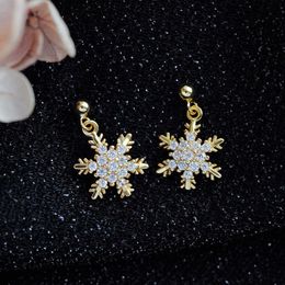 Dangle Chandelier 2022 Needle Autumn And Winter Sweet Snowflake Ear Ring Simple Creative Earrings Small Christmas Ear Jewellery G230313