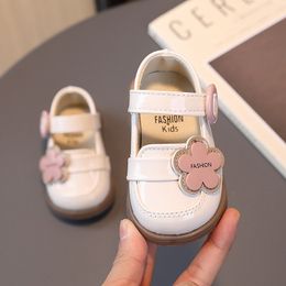 First Walkers Cute Flower Children's Leather Shoes Casual Korean Style Round Head Flower Glossy Baby Girls' Walking Shoes Breathable 230314