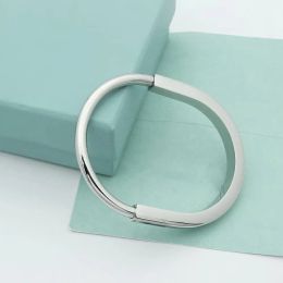 Titanium Steel Bangle Designer Lock Armband Silver Rose Gold Armband för kvinnliga smycken med sammetpåse