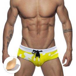 Men's swimwear New Men's Swim Trunks With Push Pads Europe America Fashion Briefs Sexy Swimwuit Print Swim Trunks Summer Beach Surfing Sports L230314