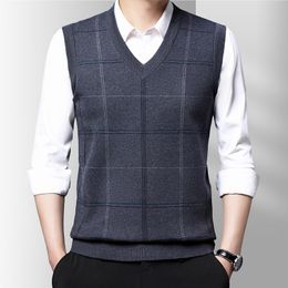 Men s Vests BROWON Brand Knitted Sweater Autumn and Winter Fashion Plaid Slim V neck Sleeveless s 230313