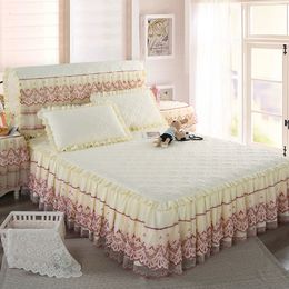 Bed Skirt White Pink Lace Bed Skirt Romantic Flower Pattern Polyester Ruffled Bedspreads Bed Skirt Queen Bed Covers Sheet Home Room Decor 230314