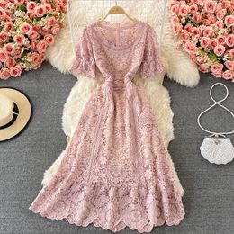Summer new gentle style round-neck dress with water-soluble hollowed-out lace waist shows thin dress elegant temperament big swing skirt