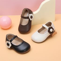 First Walkers Spring Baby Shoes Leather Toddler Girls Princess Shoes Party Dress Shoes Soft Sole Outdoor Infant Shoes EU15-25 230314