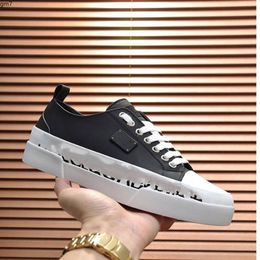 New Runaway Casual shoes top Sneaker designer Plaid pattern Platform Classic Suede Leather Sports Skateboarding Shoes Mens Women Sneakers 34-45 mkjmkj gm70000001