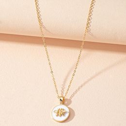 Pendant Necklaces TARCLIY Retro Simple Bee Necklace White Enamel Round Coin Clavicle Chain Fun Insect Design Jewellery For Women