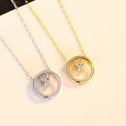 Collana con pendente in zircone lucido dal design classico a doppio anello, personalità alla moda, regalo di gioielli con collana a catena in oro 18k placcato oro 18 carati