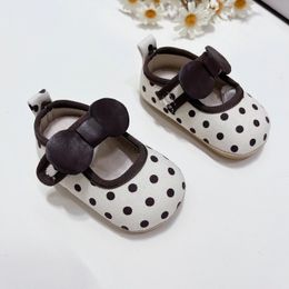 First Walkers Spring Autumn Toddler Girls Shoes Female Baby Princess Shoes Soft-soled Non-slip Bow Black and White Polka Dot First Walkers 230314