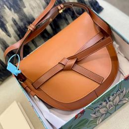 Luxury Saddle Designers Bag Embossing Flower pochette For Women Handbag Messenger Bags Genuine Leather METIS Elegant Womens Shoulder Crossbody Bag