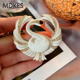 Pins Brooches White Swan Drop Oil Enamel Rhinone Inlaid Brooch Vintage Exquisite Corsage Coat Sweater Women's Cloing Accessories PinsL230315