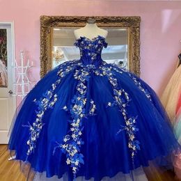 Underbara Royal Blue Quinceanera Dresses Pärlade blommor 3d Flora Puffy Ball Gown Evening Prom Dresess för Sweet 15 Teens Dress Corset Back