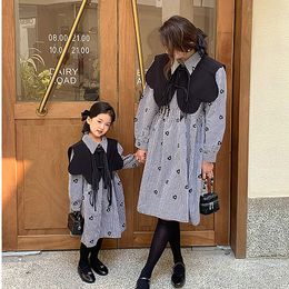 Family Matching Outfits Mommy And Daughter Autumn Dress Women's Long Sleeve Dresses With Shawl Baby Girls Ong Piece Clothing Mom And Me Outfits 230316