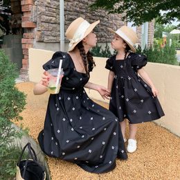 Family Matching Outfits Mother and Daughter Dress Family Matching Suit Strapless Floral Dress Summer Girl Lady Polka Dot Loose Dress Skirt Clothes 230316