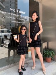 Family Matching Outfits Summer Thin Lace Mother Daughter Dress Cake Black Colour Mommy And Me Dresses Sleeveless Mom And Daughter Matching Beach Clothes 230316