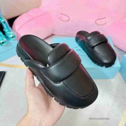 Designer Women Slipper Platform Sandal Summer Flats Lazy Slippers Fashion pradaa Shoes Luxury Leather triangle Hotel Beach Square Slides