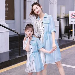 Family Matching Outfits Mother Daughter Vertical Striped Shirt Kids Dresses for Girls Family Matching Clothes Outfit Mommy and Me Chiffon Dress 230316