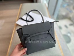 Modern fashion ladies bag shoulder bag crossbody bag tote bag daily with bucket bag cowhide bag black / white size 20CM