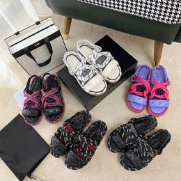 Markendesigner-Damensandalen 2023 neue Sommer-Strohschuhe mit flachem Boden, hochwertige lässige Strandsandalen 10A in einer Box Größe 35-41 Leder-Sandalen mit hohen Absätzen in Box 10A