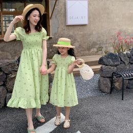 Family Matching Outfits Elegant Mother Baby Daughter Matching Dressess Kids Girls Smocked Dress Women Smock Clothes Parent-Child Matching Clothing 230316