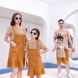 Family Matching Outfits Family Clothing Outfits Summer Mum Daughter Strap Dresses Dad Son Cotton T-shirt Shorts Holiday Matching Couple Clothes Seaside 230316