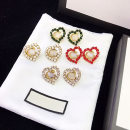 Crystal Diamonds Ear Stud Heart Love Charm z pełnymi perłowymi podwójnymi literami Kolczyki dla pani
