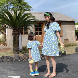 Family Matching Outfits Mother Daughter Equal Dresses Women Girl Summer Clothes Mommy And Me Clothing Parent-Child Matching Floral Pattern Dress 230316