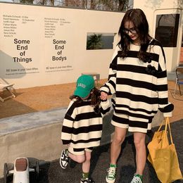 Family Matching Outfits Mommy and Children Matching Clothes Spring Autumn Korean Style Girl Stripe Hoodie Shorts Set Parent Child Outfit Casual Set 230316