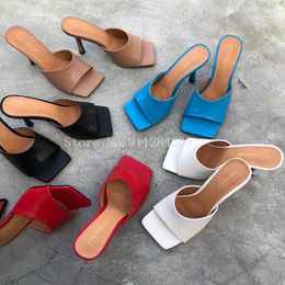 Terlik 2023 Gelişler Kadın Moda Yüksek Topuklu Sandallar Slaytlar Kare Toe Toe üzerinde Katırlar Üzerinde Ayakkabı Kadın Yaz
