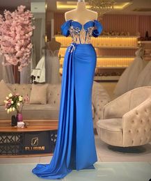 Vestido de baile de sereia azul de cetim azul fora de ombro com tampa de tampa de tamanho grande vestidos de noite formal para mulheres árabes feitas sob medida
