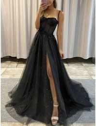 Blak A-Line Prom Dresses 2023 Abito gotico Laurea Lunghezza pavimento senza maniche Scollo rotondo Tulle con spacco E0317