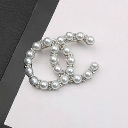 Luxury Brand Pearl Brooch Letter Designer Brooches For Women Charm Wedding Party Gift Jewellery Accessorie