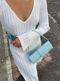 Casual Dresses Tossy Autumn V-Neck Knit Maxi Dress Women Ribbed Elegant Long Sleeve Streetwear High Waist Pleated Ladies Knitwear