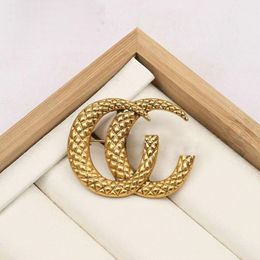 Designer Brand Letter Brooches G Letters Brooches for Women Men Alloy Fashion Crystal Pearl Brooch Pin Jewelry for Party