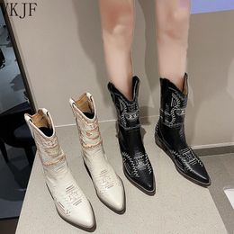 Botlar 2023 Marka Kadın Ayakkabıları İşlemeli Batı Kovboyu Med Topuklu Sivri Ayak Tip Yüksek Kaliteli Diz