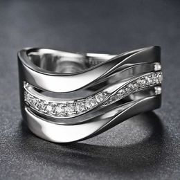 Band Rings Huitan Fashion Contracted Office Lady Finger Rings Silver Colour Wave Shape Shine CZ Stone Simple Daily Wear Party Women Jewellery G230317