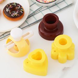 Baking Moulds Creative Kitchen Accessories Gadgets Donut Mold Cutter Food Desserts Maker Supplies Cooking Decorating Tools DIY Stencil