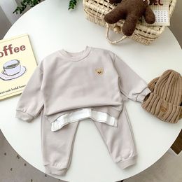 Clothing Sets Toddler Outfits Baby Boy Tracksuit Cute Bear Head Embroidery Sweatshirt And Pants 2pcs Sport Suit Fashion Kids Girls Clothes Set 230317