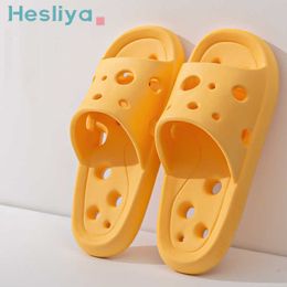 Slippers Bathroom House Cheese Shower Slippers Lightweight Water Leaky Beach Flip Flop Swimming Water Leaking Quick Drying Sandals Ladies Z0317