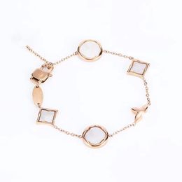 Blume Charm Armbänder Shell Armreif Brief Titan Stahl Designer Für Frauen Männer Schmuck Geschenke Frau Mädchen Sier Rose Gold Großhandel