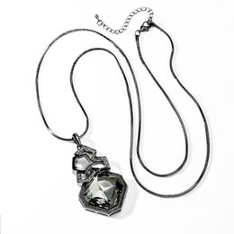 Pendant Necklaces Fashion Elegant Female Winter Clothes Accessories Jewelry High Quality Luxury Crystal Women Vintage Long Pendants