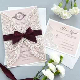 Greeting Cards 50pc/lot Lace Wedding Invitations with Burgundy Ribbon Cream Laser Cut Quinceanera Card Custom Printing Bridal Shower Invites 230317