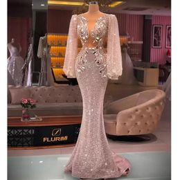 Funkelnde arabische sexy Pailletten-Abschlussballkleider mit Perlenkristallen und langen Ärmeln, Meerjungfrau-Abendkleid, Partykleider nach Maß
