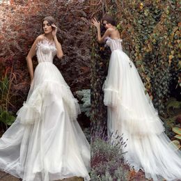 Glamorous A-line Wedding Dresses Sweetheart Feather Applicant Tulle Layered Court Gown Backless Zipper Custom Made Plus Size Bridal Dress Vestidos De Novia