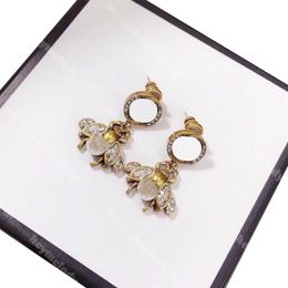 2024Stud Classic Little Bee Stud Letter Pearl Hoop Earrings Designer Diamond Ear Studs Jewellery For Women Wholesale