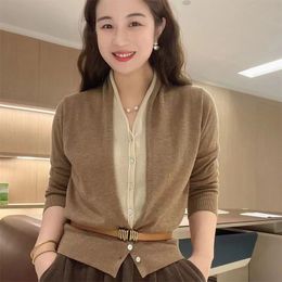 Women's Knits Tees European 2023 Autumn Standing Collar Matching Colour Fake TwoPiece Set Of SingleBreasted Temperament Feminine Knit Jacket 230317