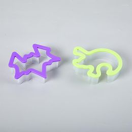 Baking Moulds 1PCS Sandwich Cutter Cookie Cutters Bat Hippo Shape Plastic Mould Tools Biscuit