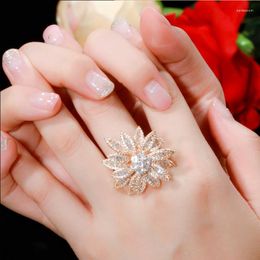 Wedding Rings QooLady 2023 Style Yellow Gold Cubic Zirconia Charming 3D Large Flower Women Engagement Jewelry F025