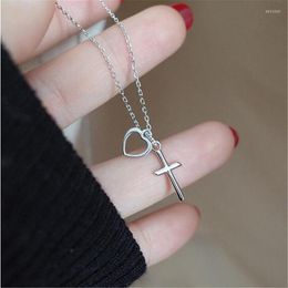 Pendant Necklaces Arrival Retro Love Cross Silver Plated Jewellery Heart Shaped Exquisite Clavicle Chain XL151